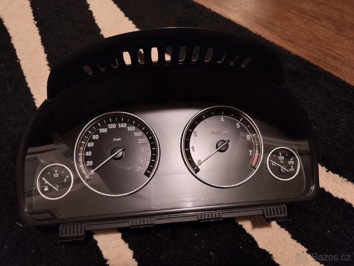 budíky BMW F10
