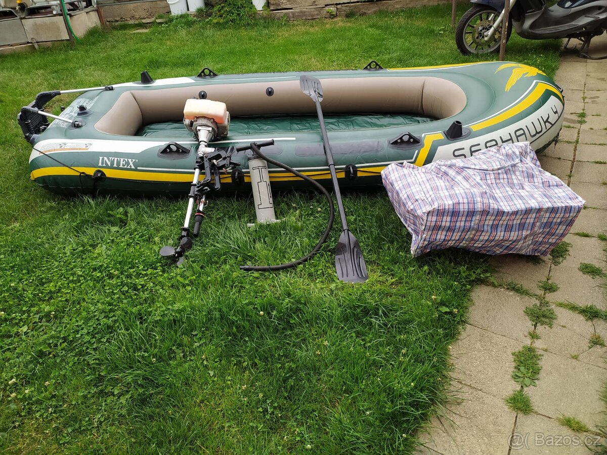Motorový člun( REZERVACE)