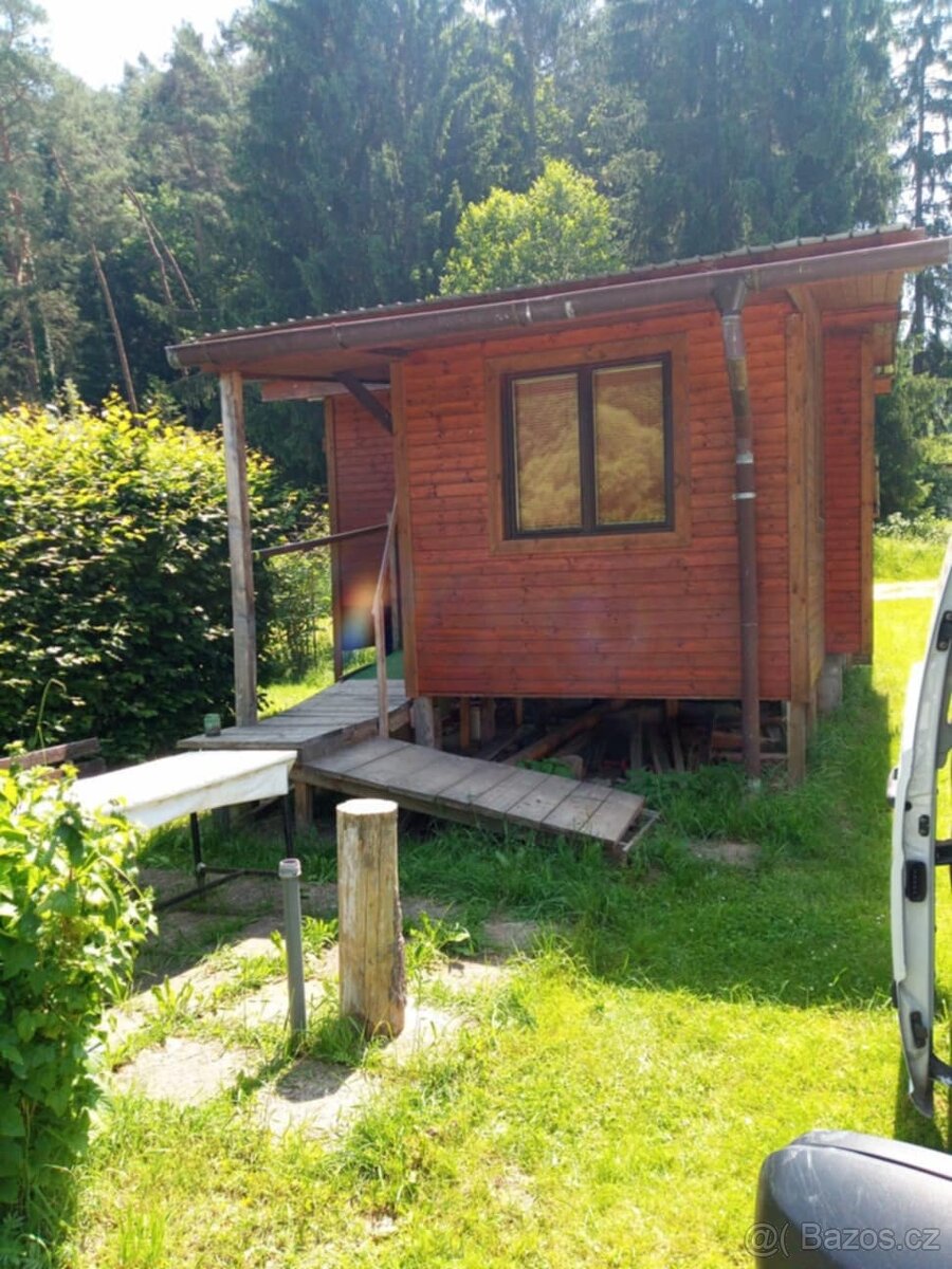 Pozemek s maringotkou