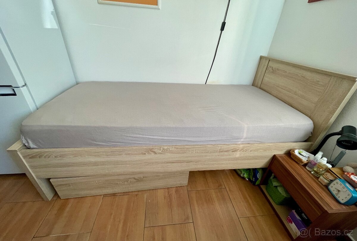 Postel s matrací
