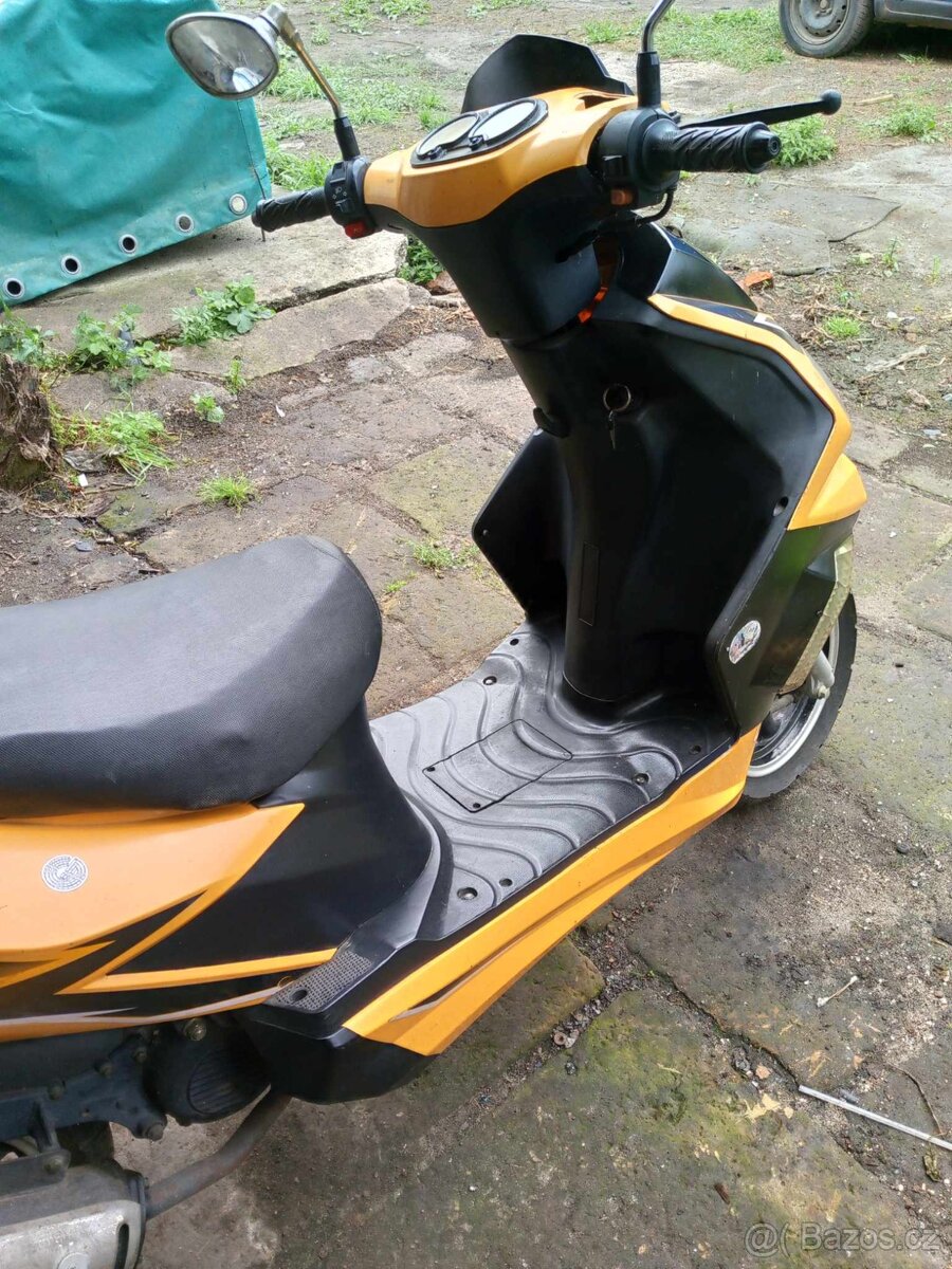 Prodám nebo vyměním skútr Rhon Speed 50