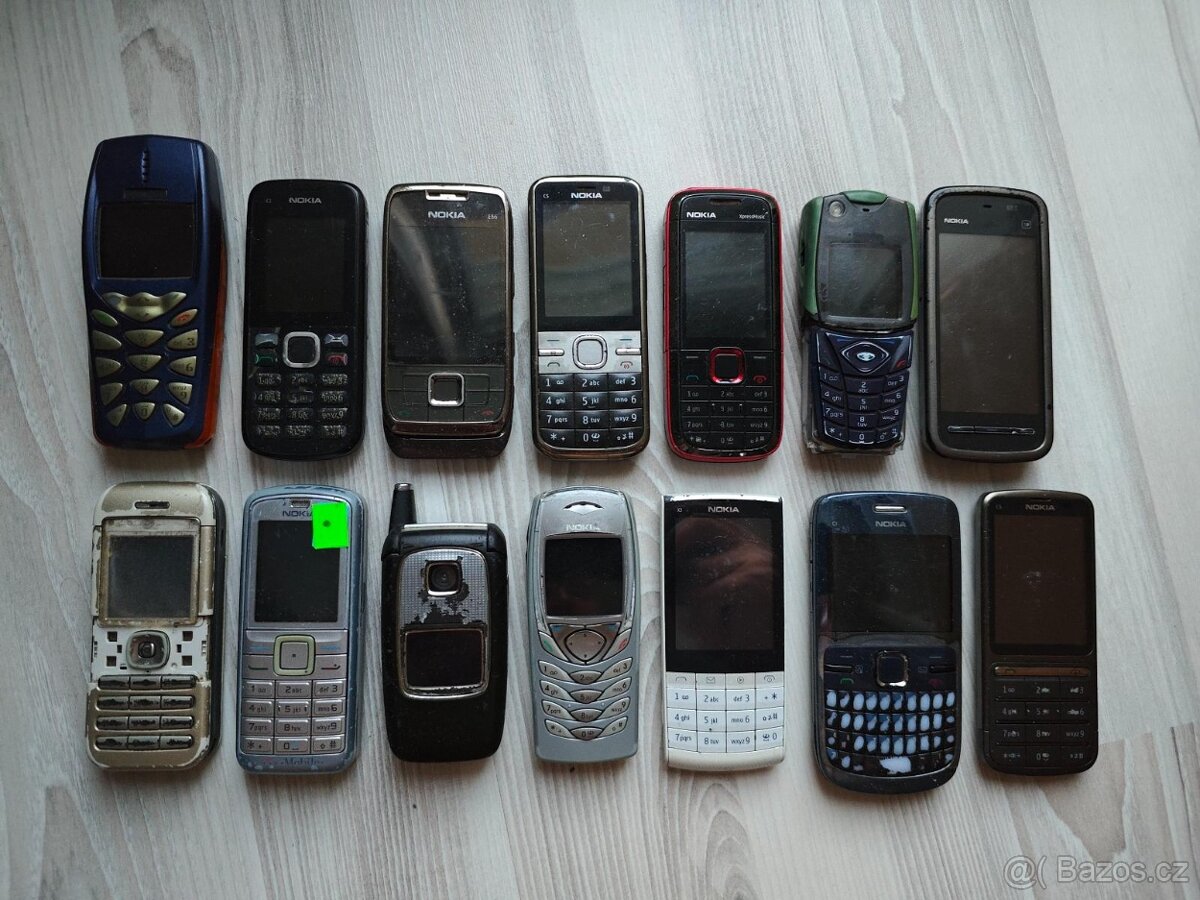 Sada mobilů značky Nokia - 3