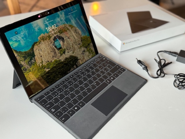 Surface 6 Pro 256GB, i5-8250U, 8 GB Ram