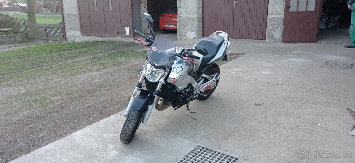 Suzuki GSR600