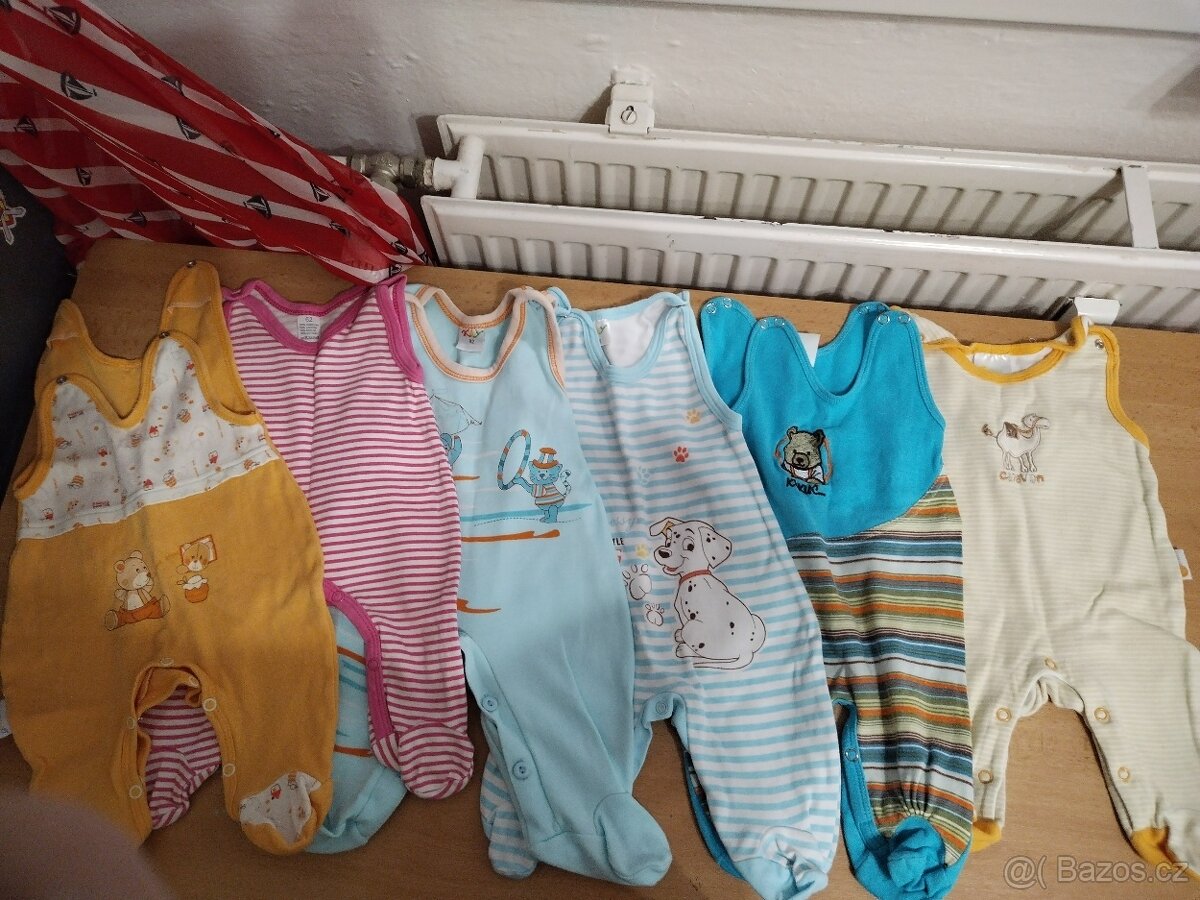 Oblečení holčička 50-62 75ks