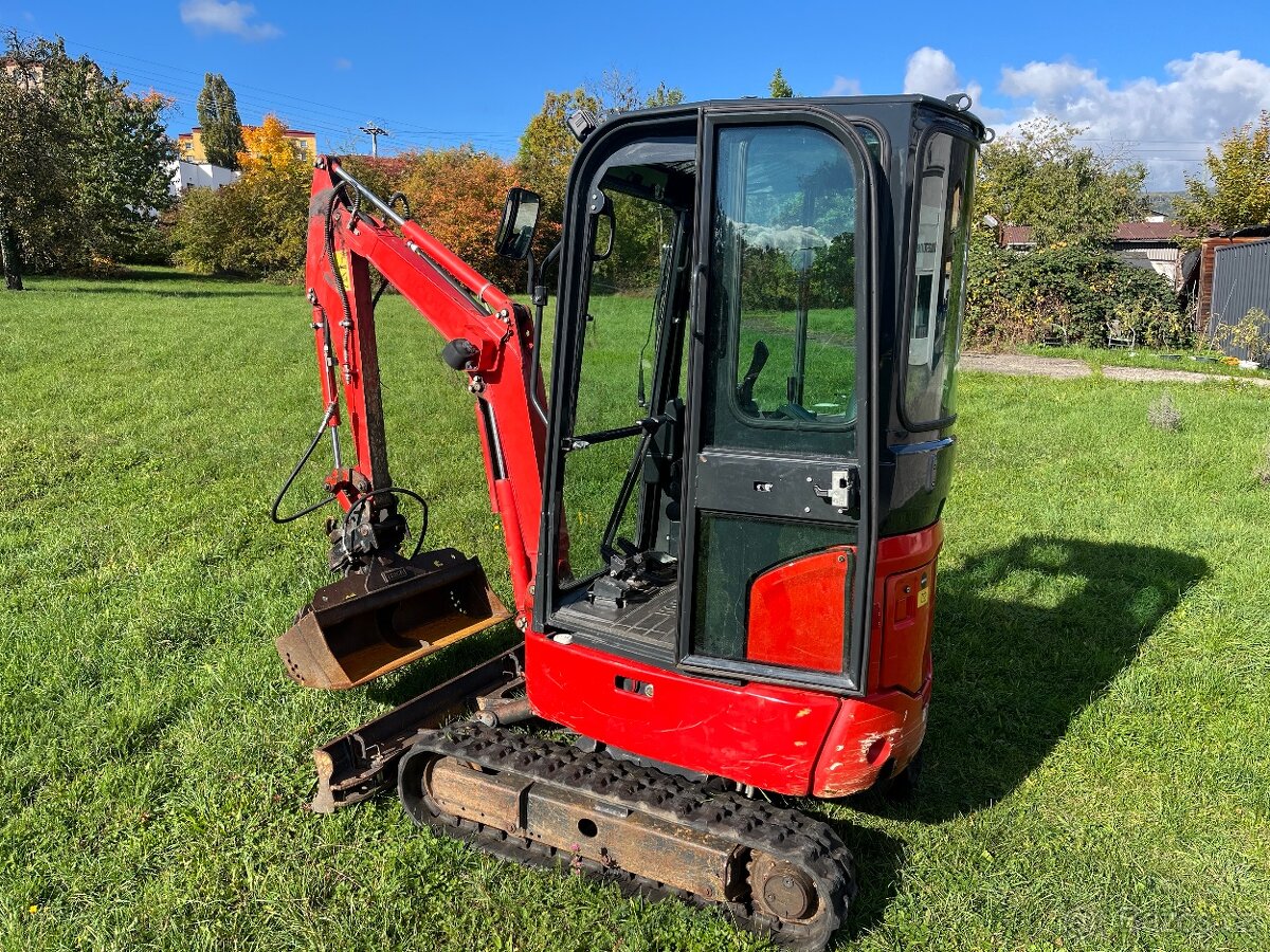 KOMATSU PC16R-3HS
