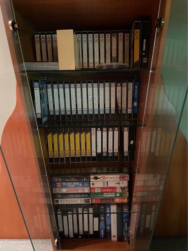 VHS kazety různých značek v perfektním stavu, cca 100 kusů