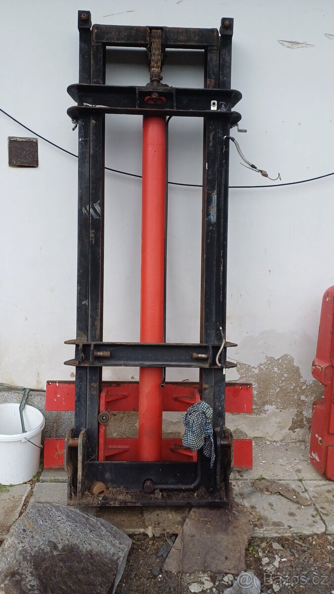 Prodam dily z vysokozdizneho voziku Desta 1622