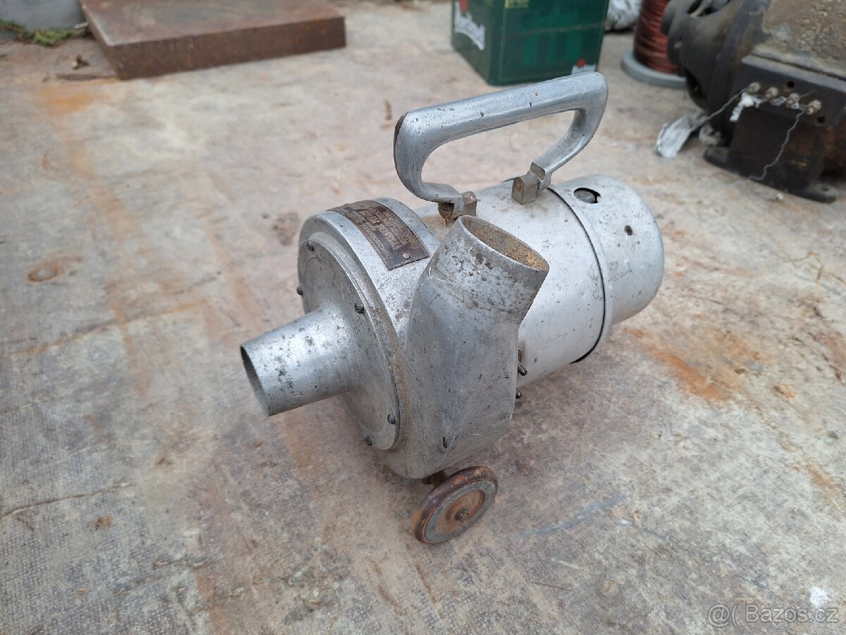 Vysavač prachu PRAGA