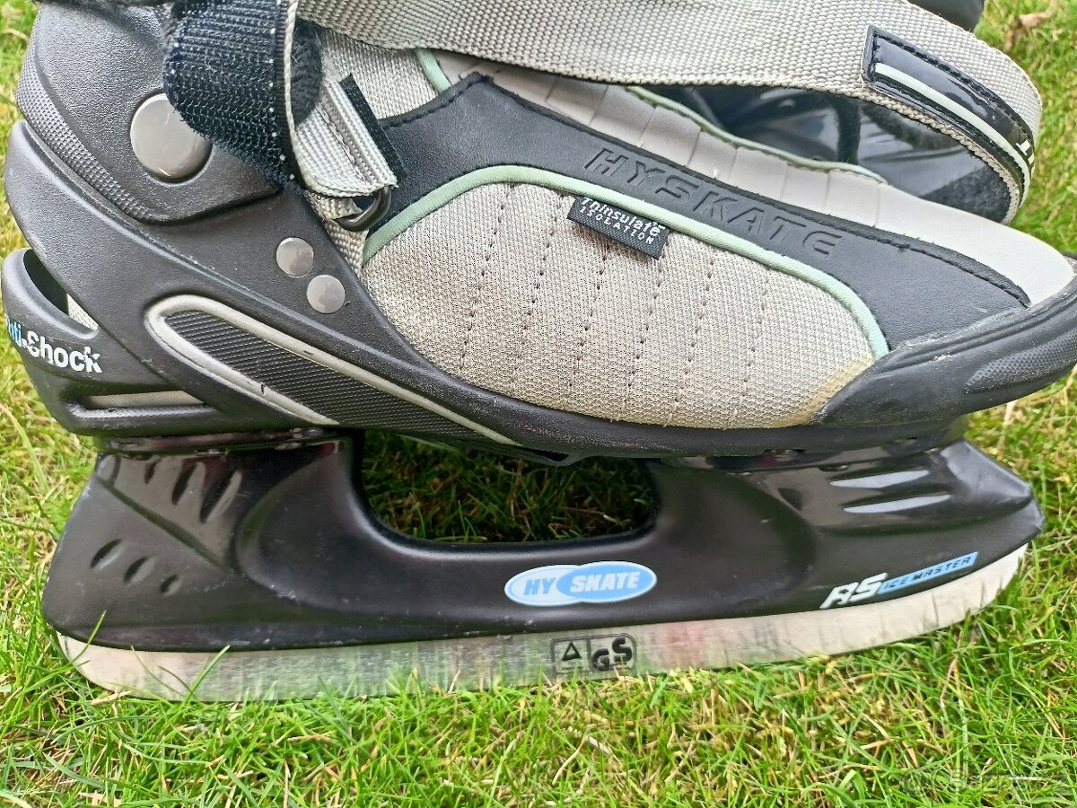 Chlapecké lední brusle vel.39