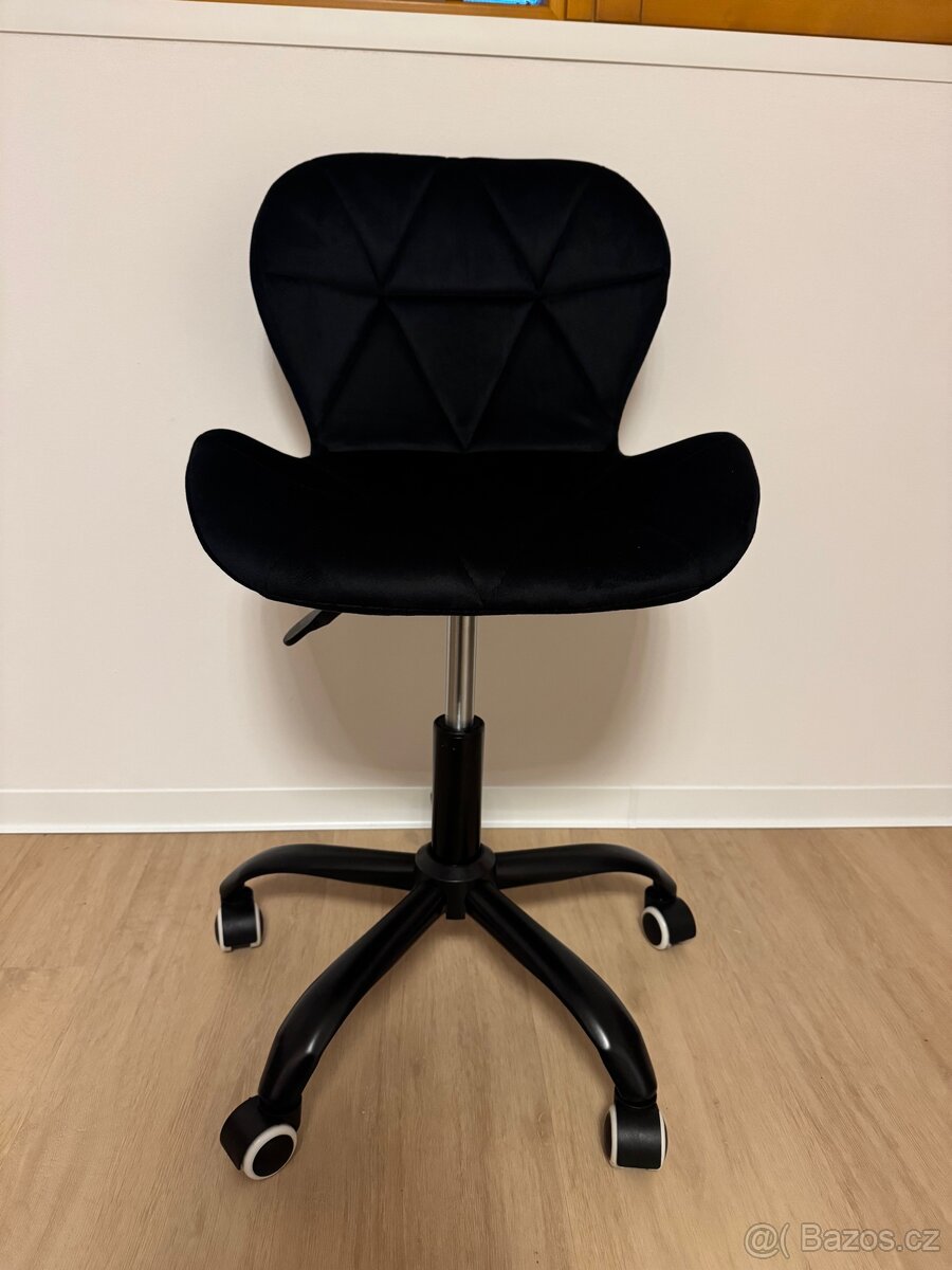 Otočná židle k psacímu stolu