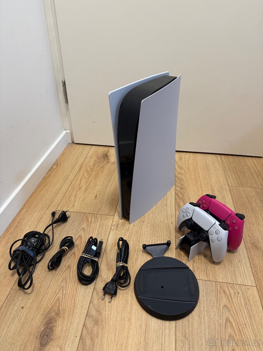 PS5 v záruke + 2 ovládače