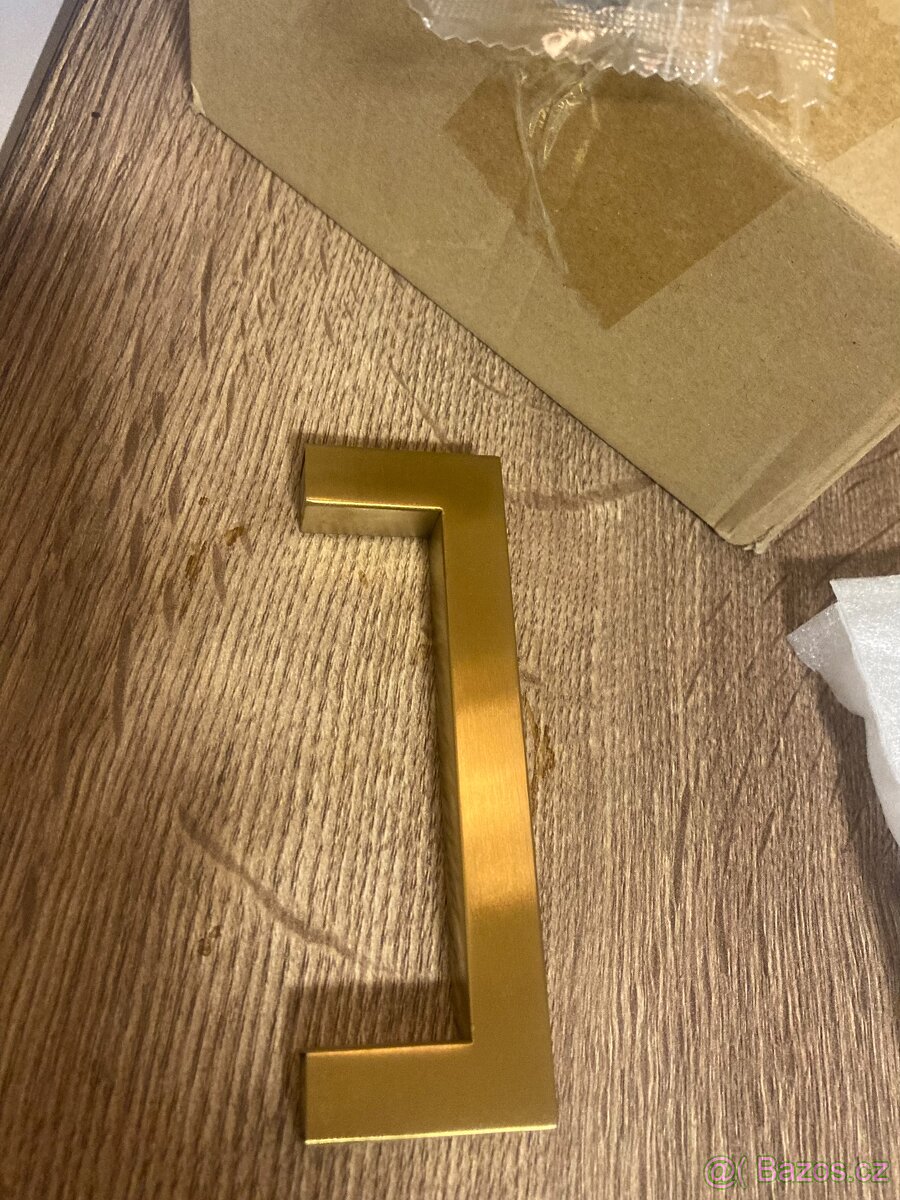 kuchyňské uchytky,ucjytky na nábytek, rukojeť