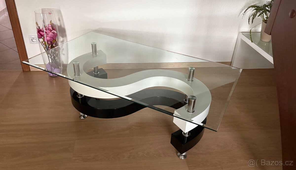 Prodám konferenční stolek