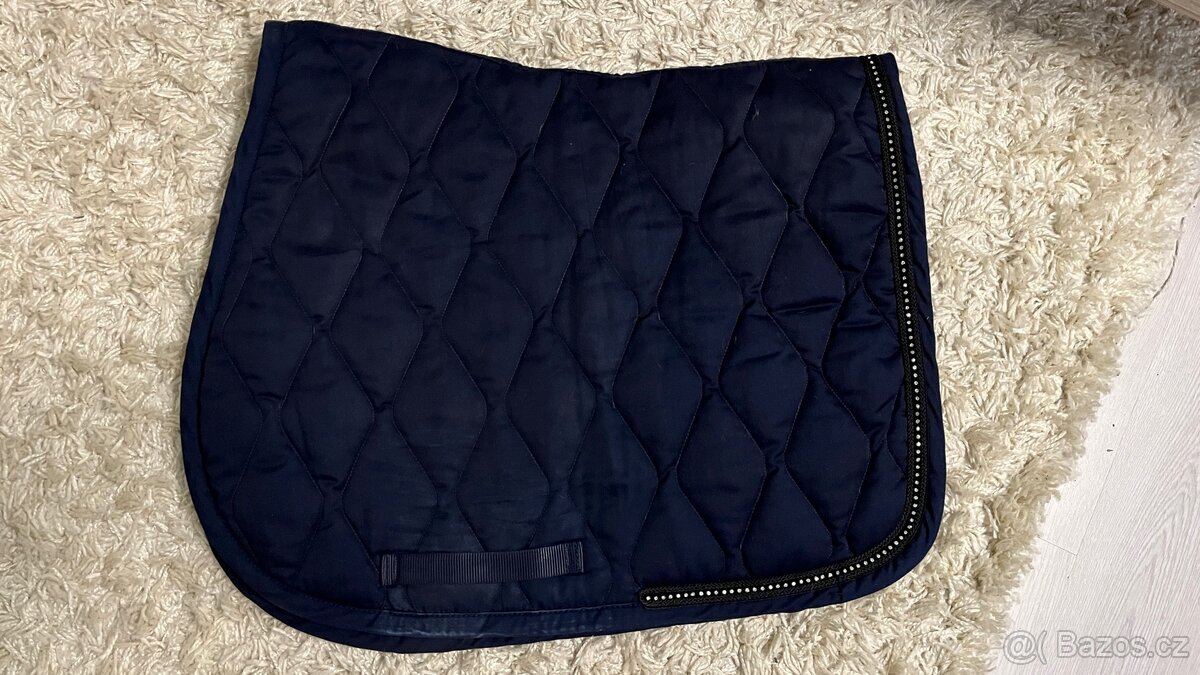 Modrá podsedlová dečka