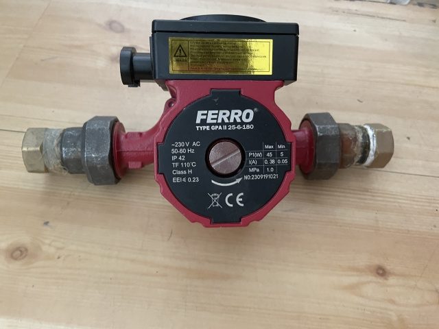 Cirkulační čerpadlo viz parametry na obrázku zanačka Ferro