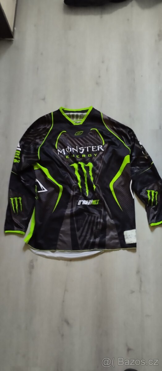 Oblečeni na motokros