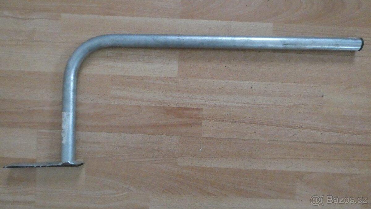 Držák antény, satelitu Emos