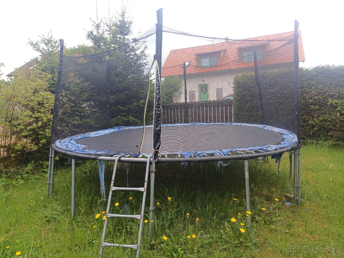 TRAMPOLÍNA