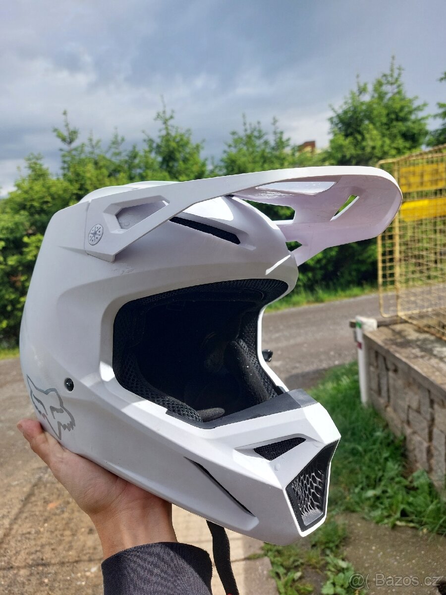 Fox helma v1 bílá