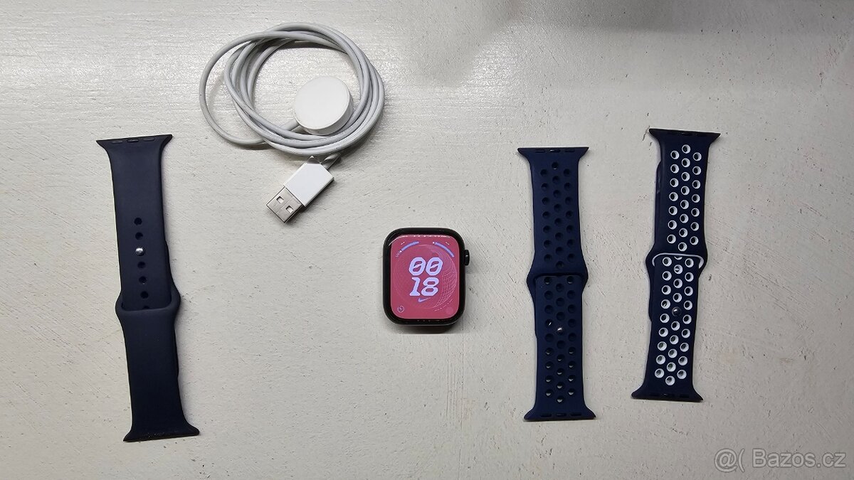 Apple Watch 7 black 45mm - drobná chyba