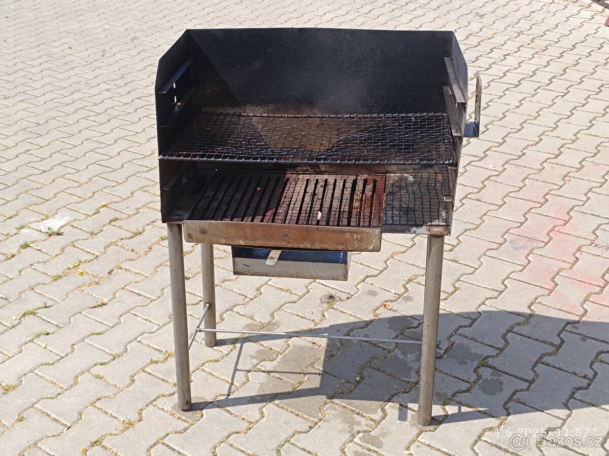Nerezový gril