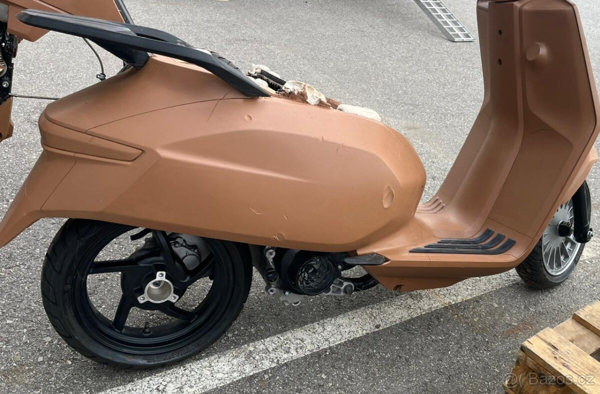 Zánovní motor na skútr (Lambretta)