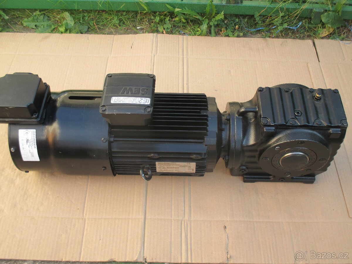 Elektromotor s převodovkou 2,2W 164 ot./1min