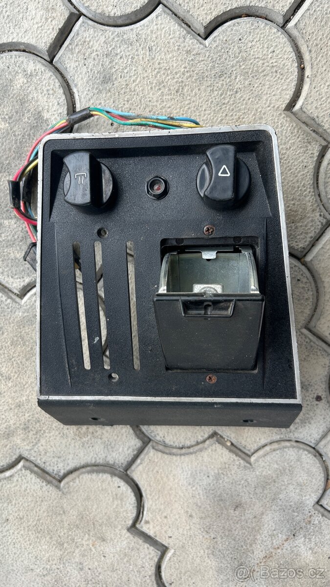 Středový panel palubní desky škoda 120
