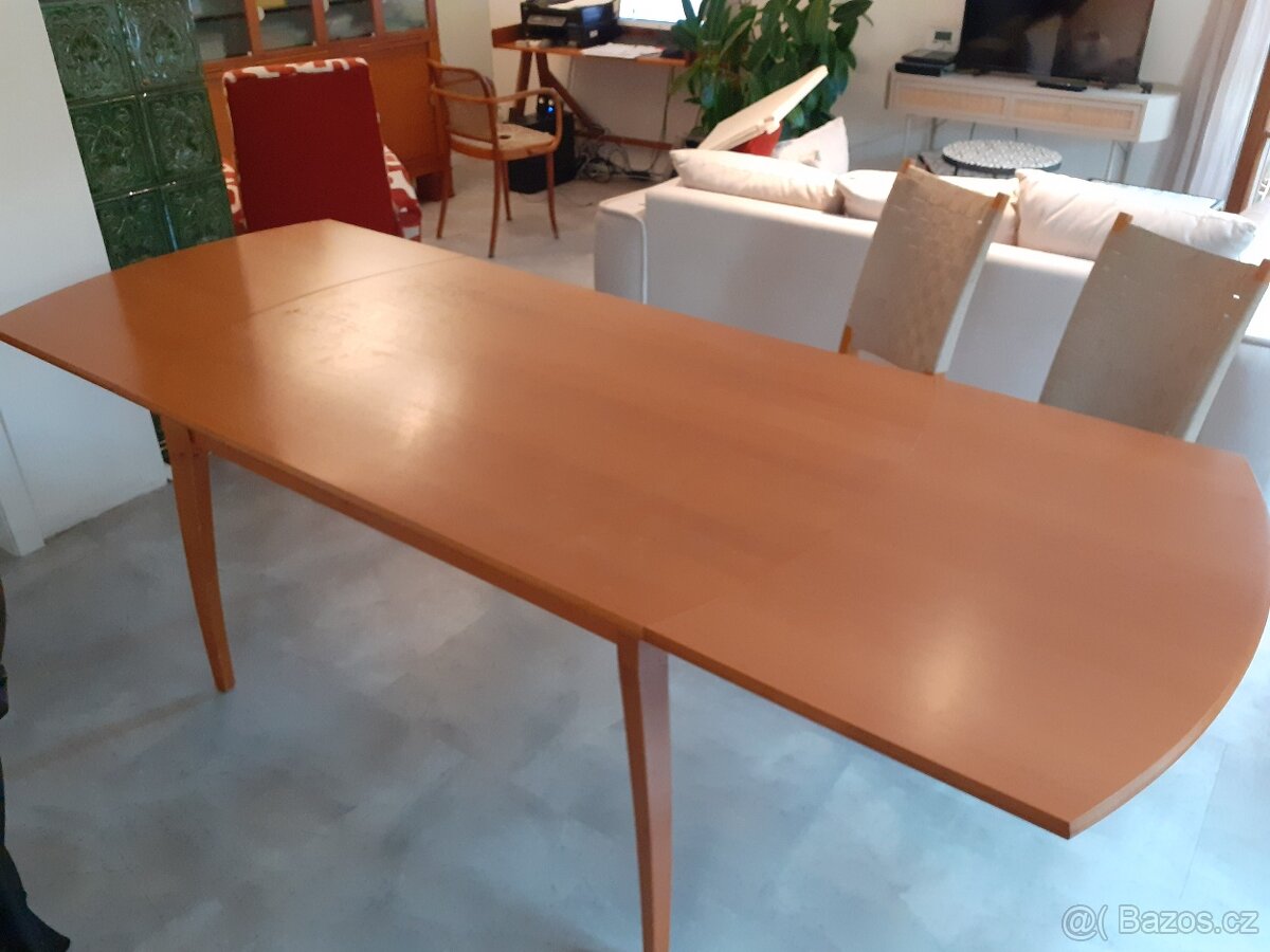 Jídelní stůl rozkládací 135 - 235 cm
