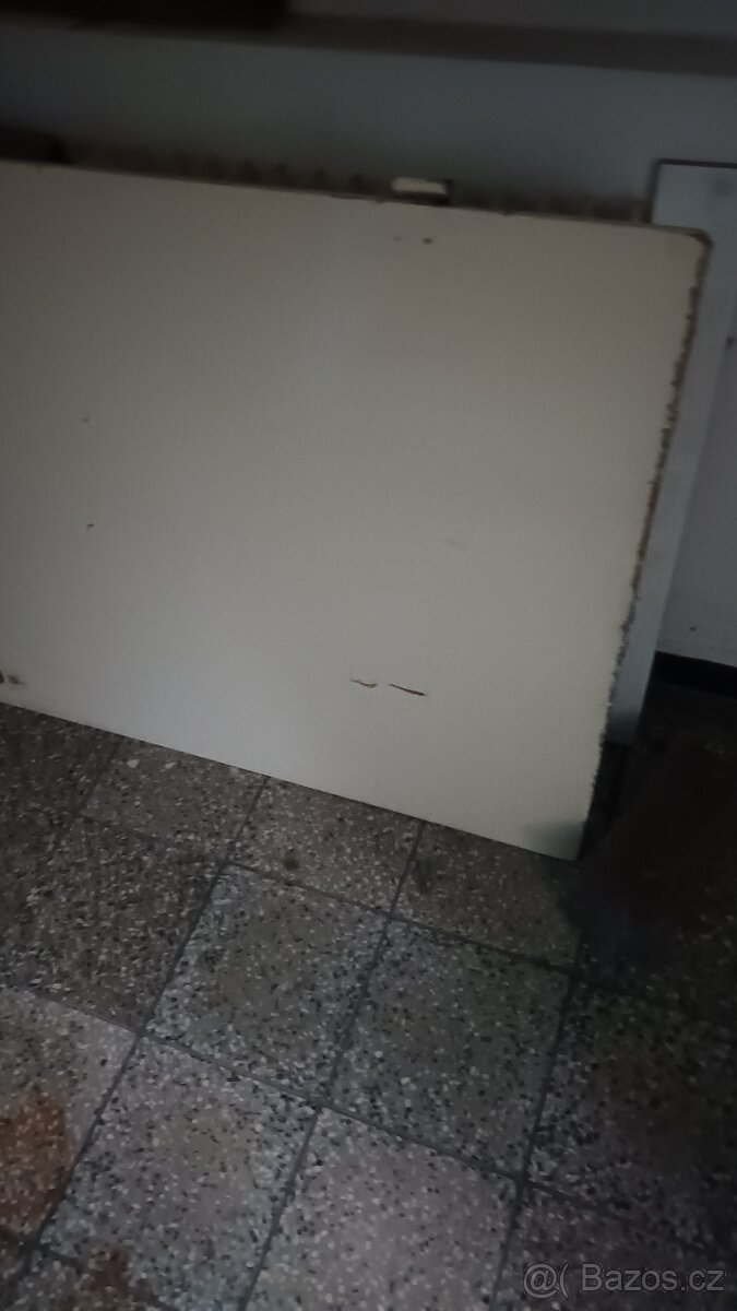 Zdarma 80P dveře bytové vchodové.