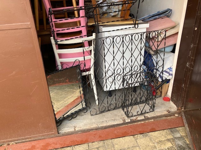 Kovové vybavení předsíně