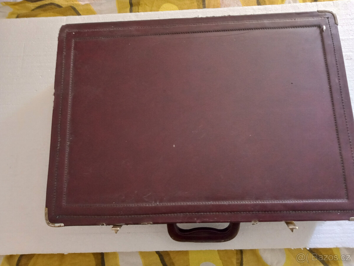 kufřík kožený hnědovínový retro