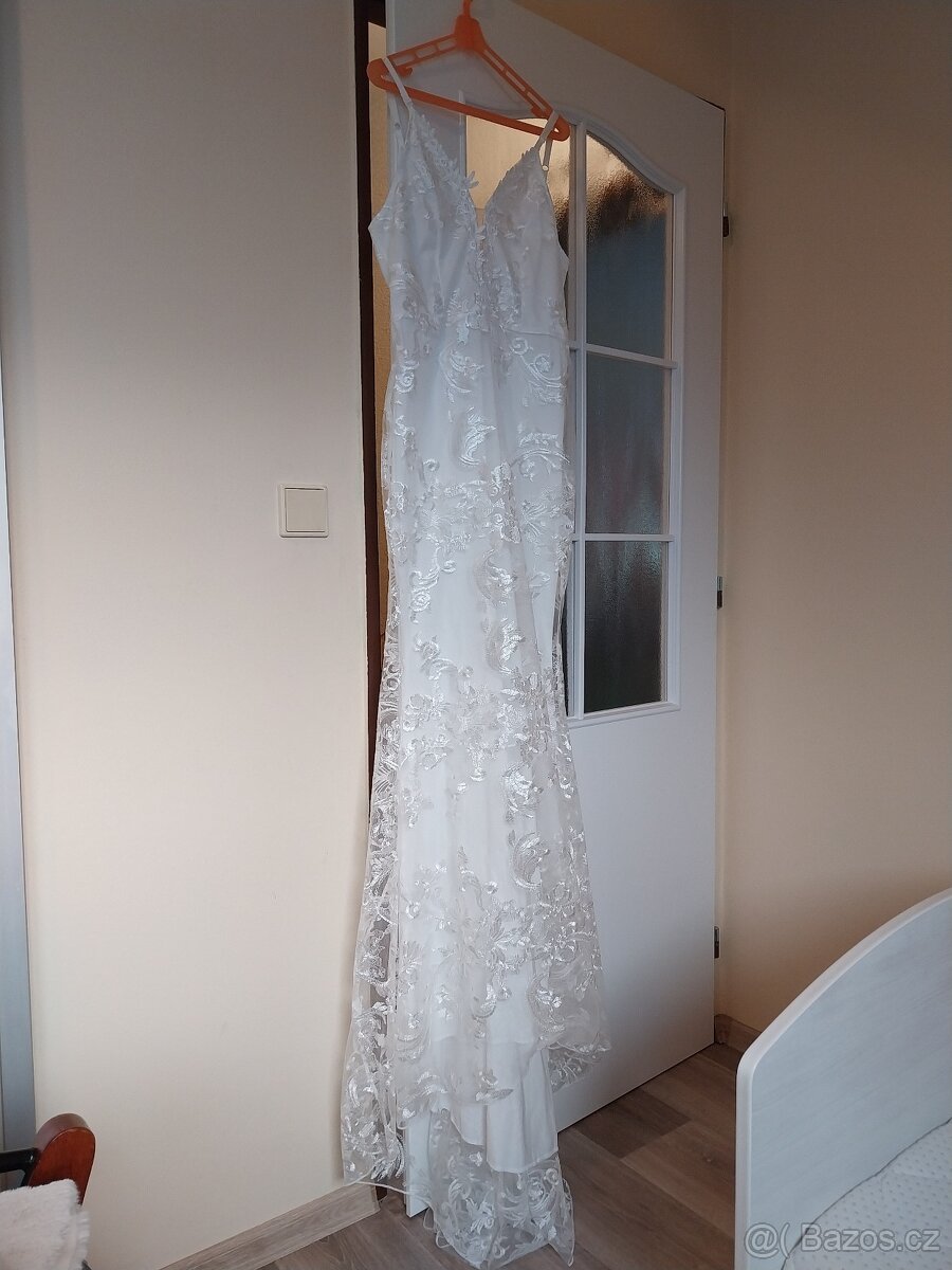 Bílé šaty krajkové