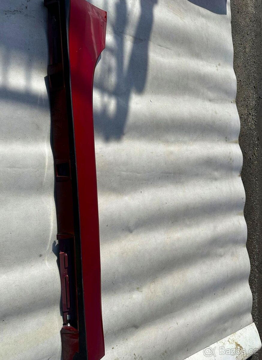 Mazda MX5 ND, pravý kryt prahu