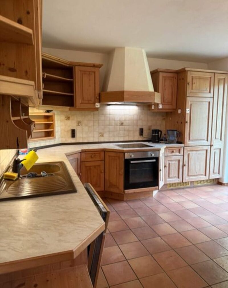 Velká kuchyně z masivu se spotřebiči,5675