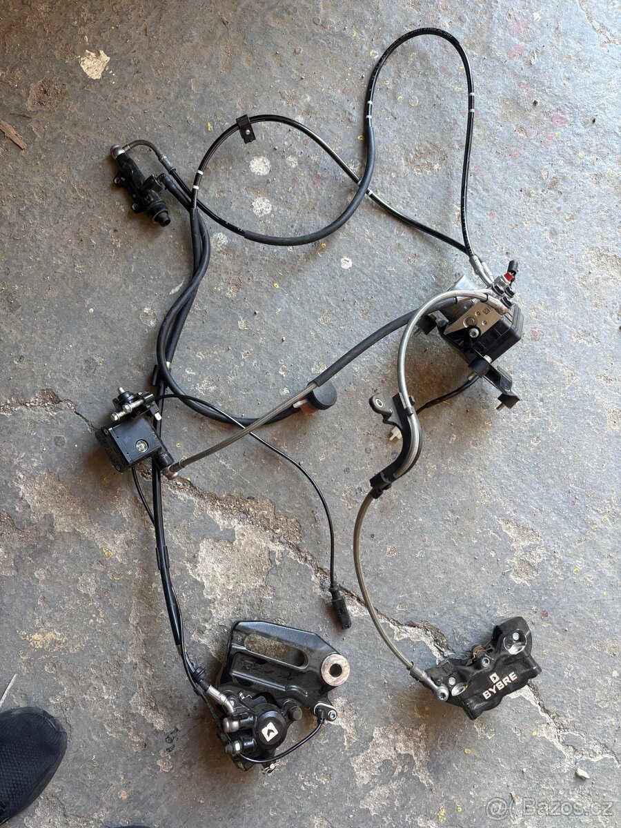 Brzdy KTM DUKE 390 komplet