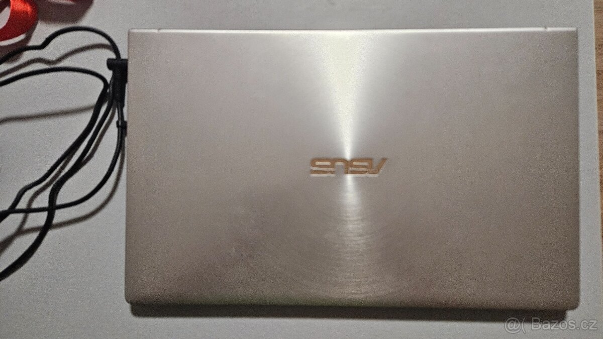 Asus Zen Book UX433F s vadou wifi BT