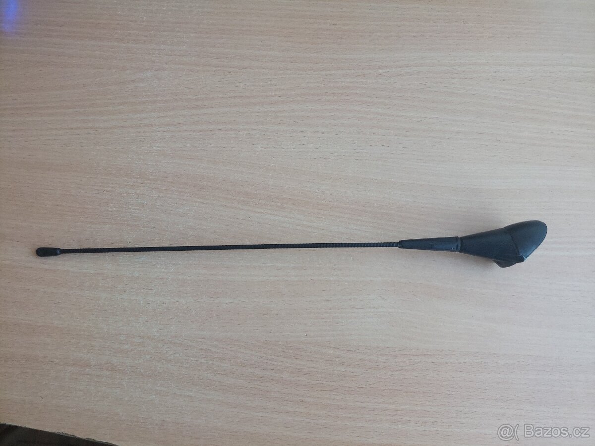 Střešní anténa na auto