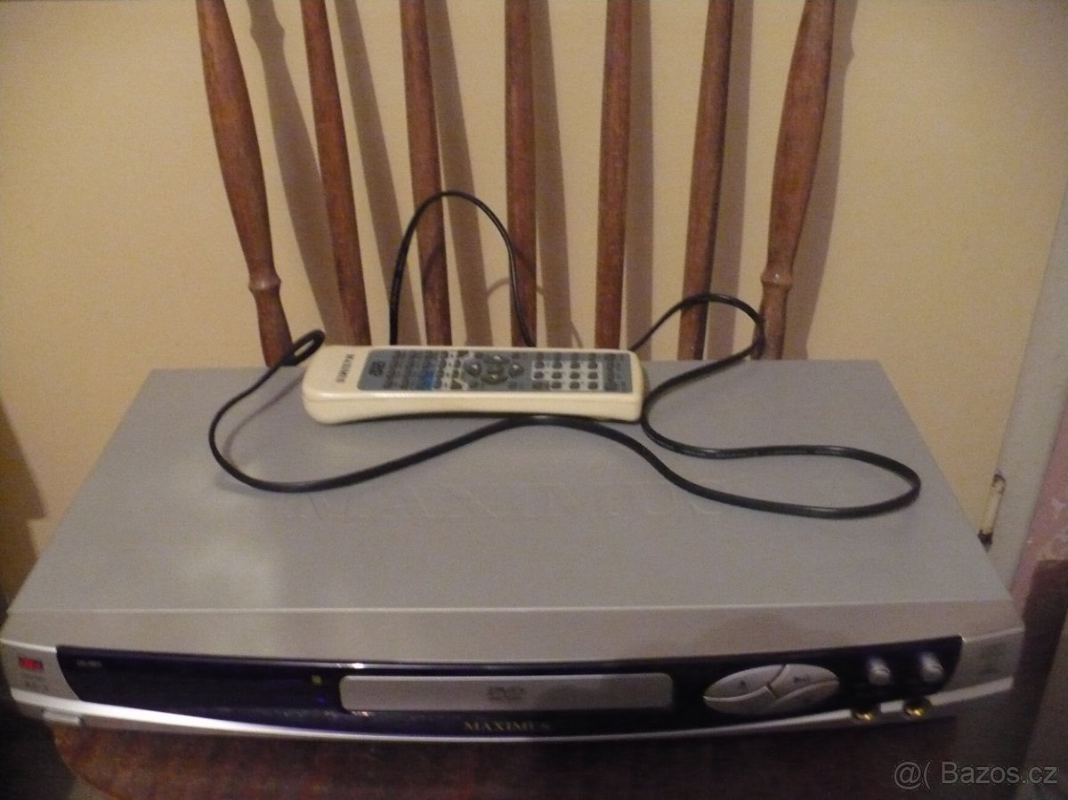 Dálkový ovladač od DVD přehrávače MAXIMUS