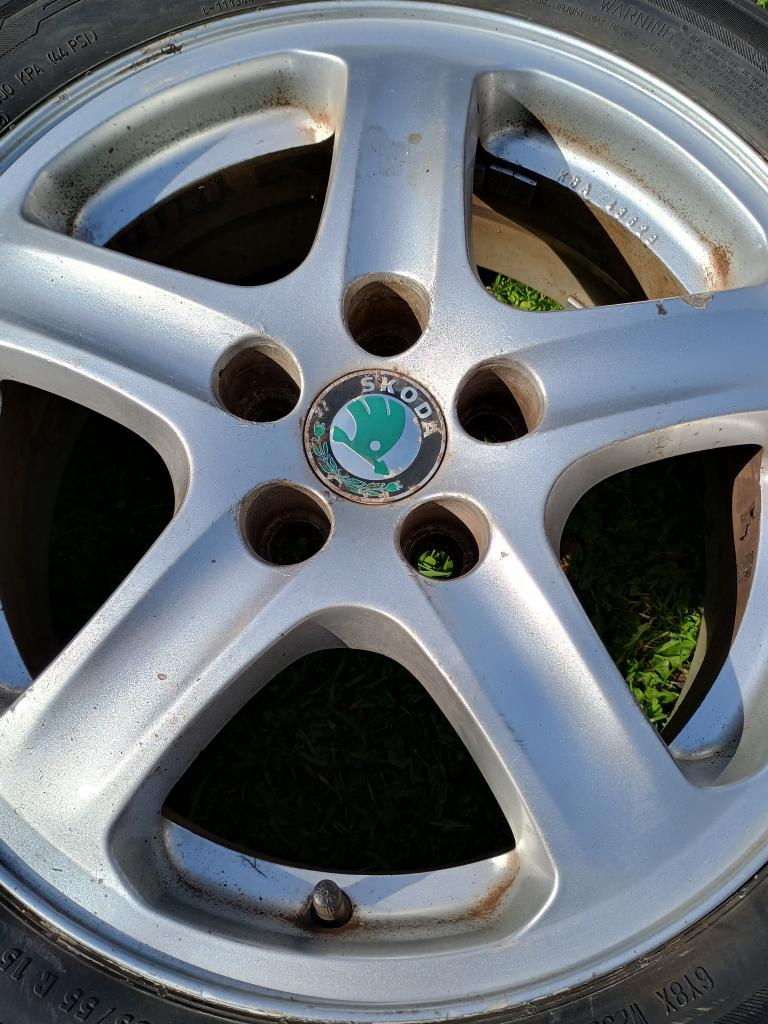 ALU kola, Letní pneu Barum 195/55 r15