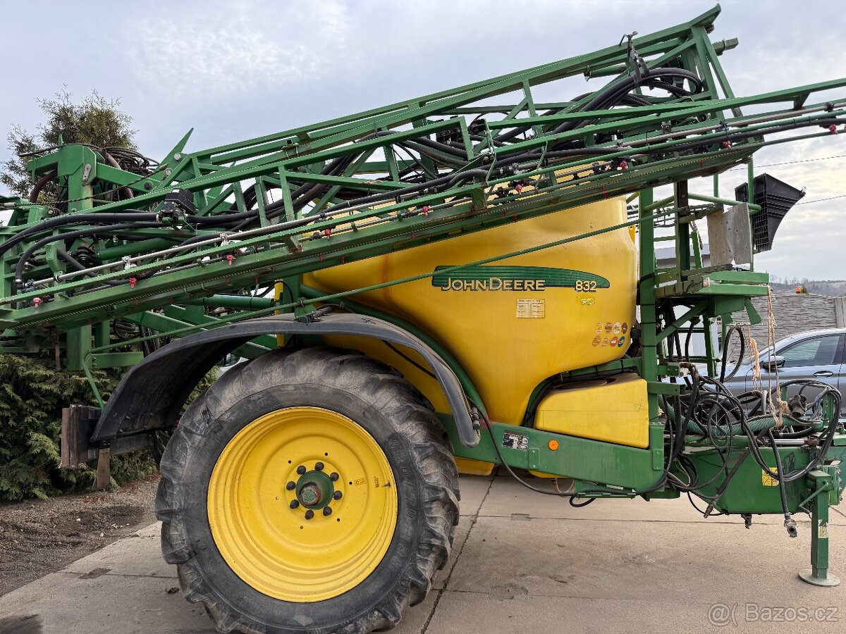 Postrykovac John Deere 832 24m