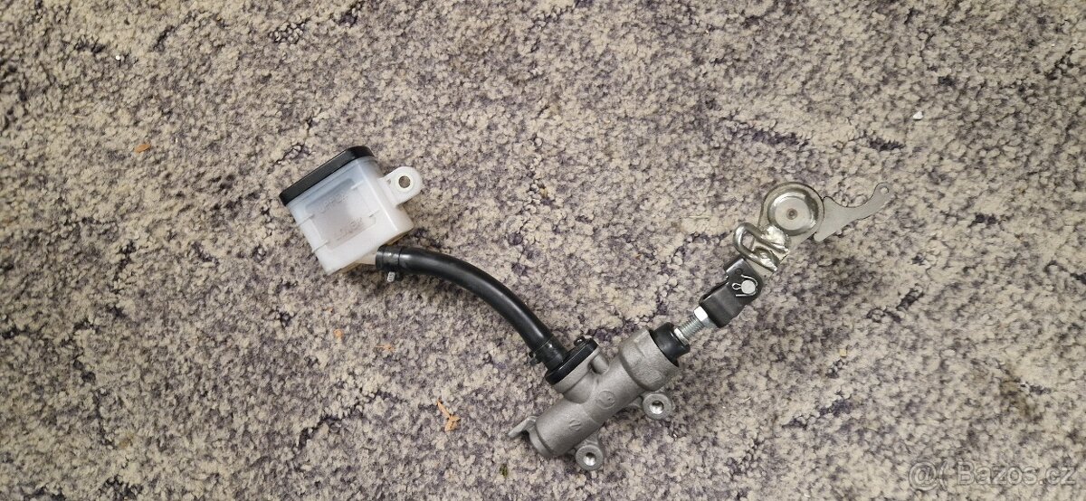 Honda NT 1100 - pumpa zadní brzdy
