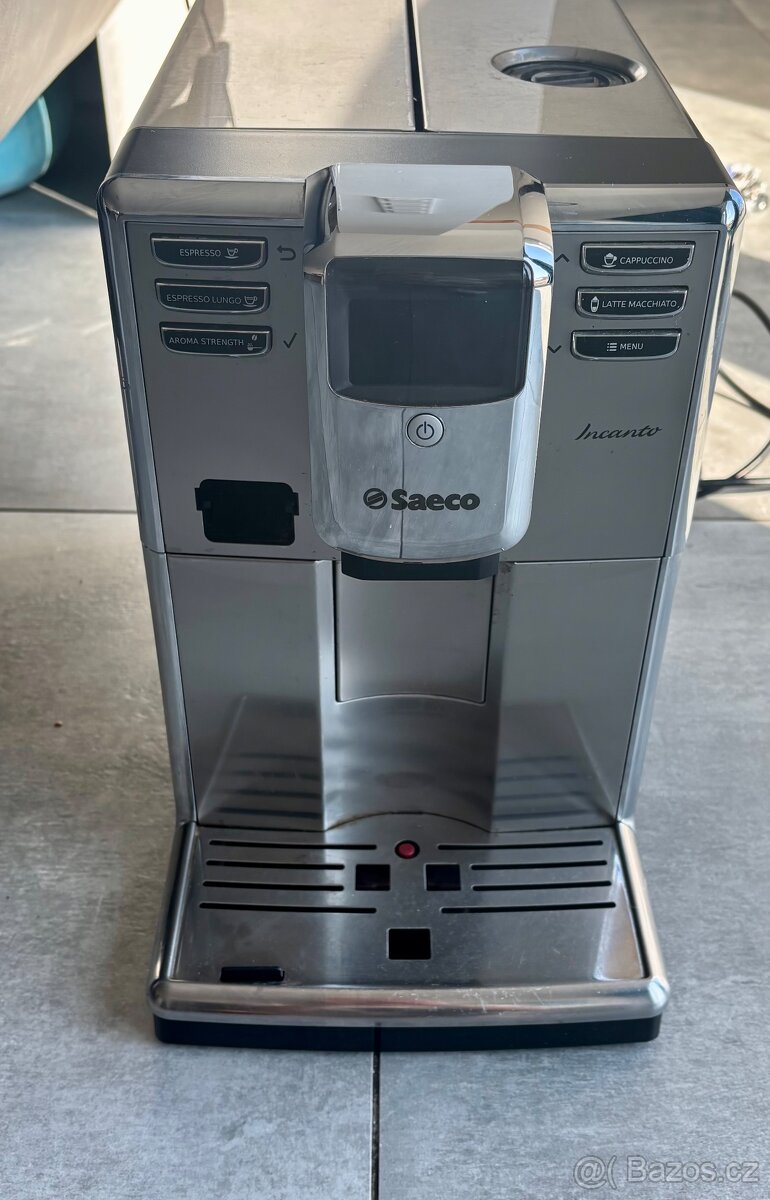 Saeco Incanto Automatický espresovač s nádobou na mléko
