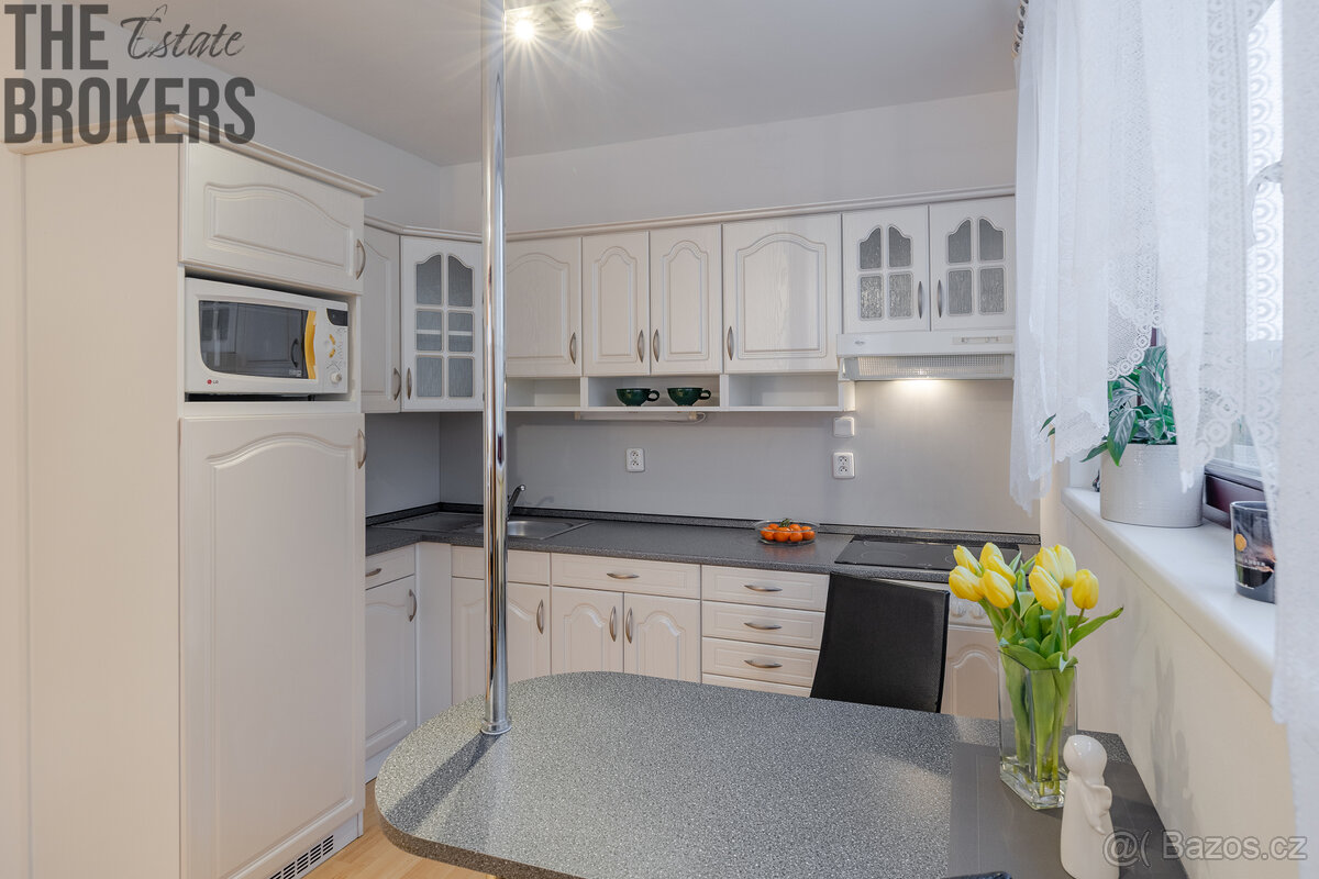 Pronájem bytu 2+kk, 43 m2 s garážovým stáním