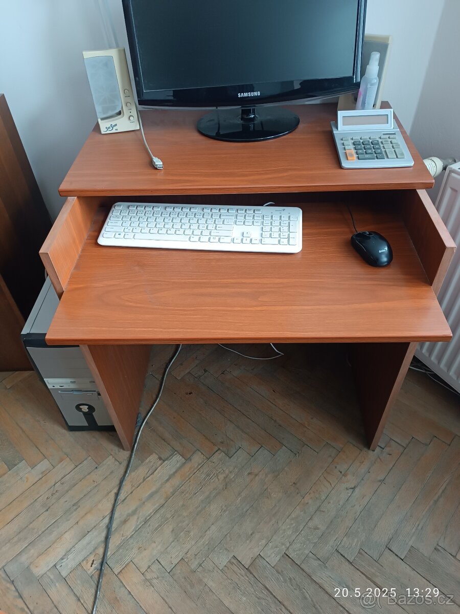 počítačový stolek, PC stůl