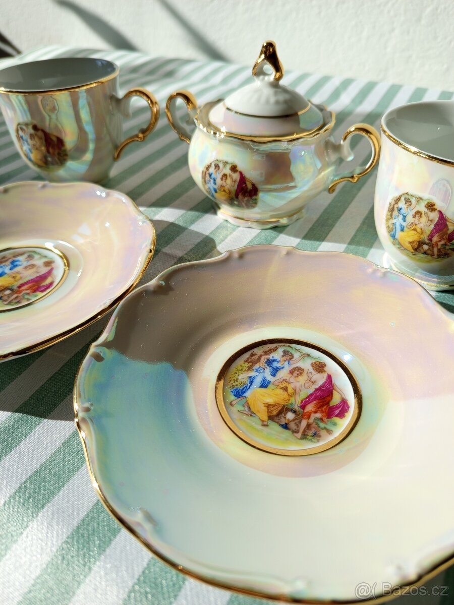 Pozlacený perleťový porcelán – tři grácie