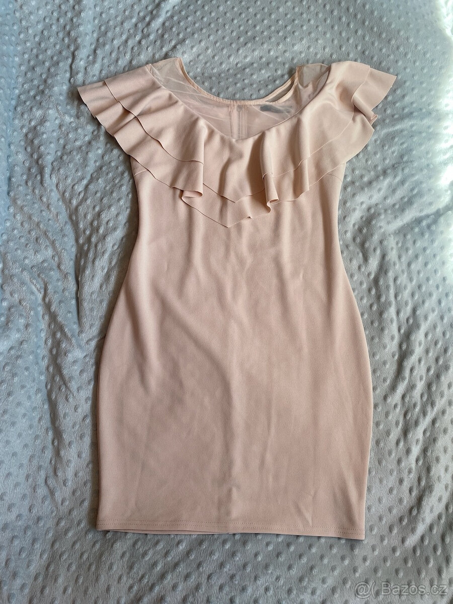 Krásné šaty s volánky M/38
