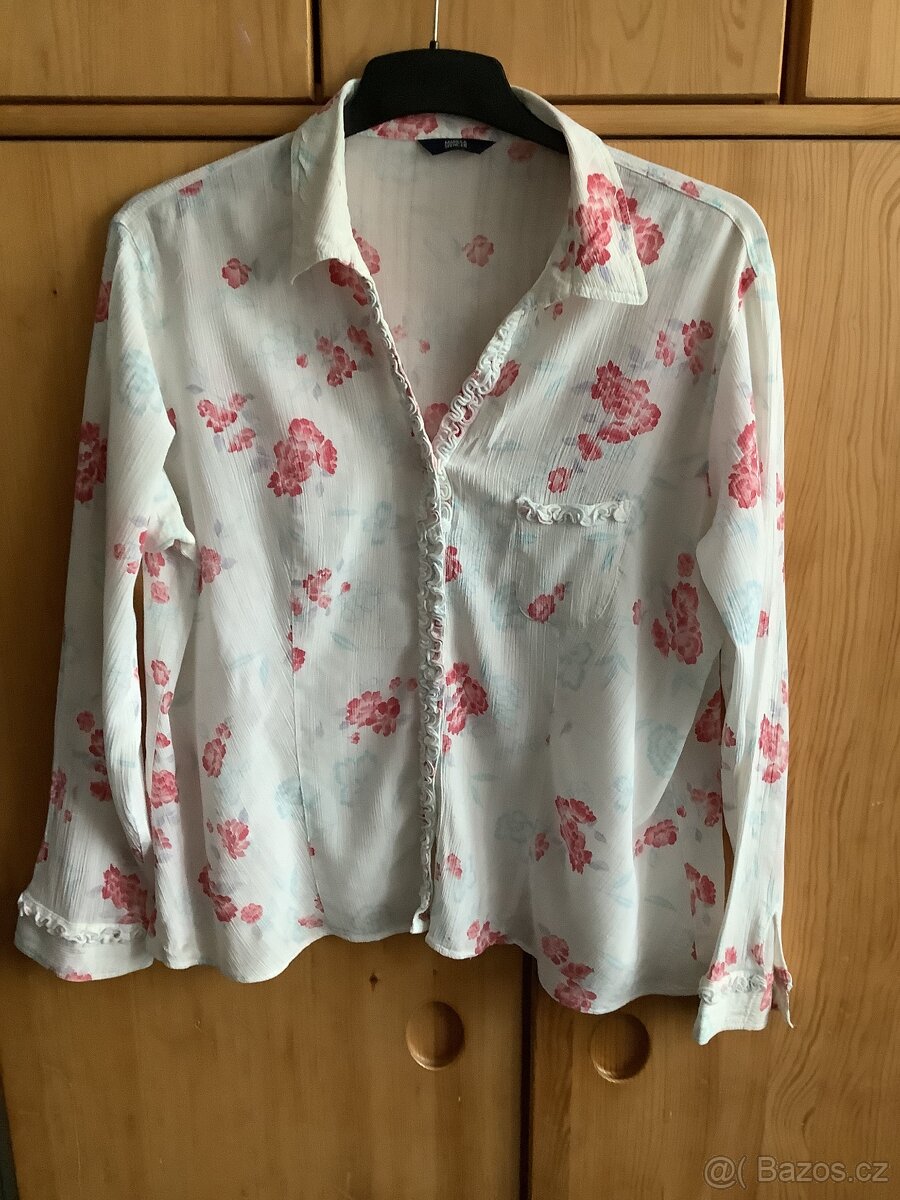 Marks & Spencer- bílá halenka s květy
