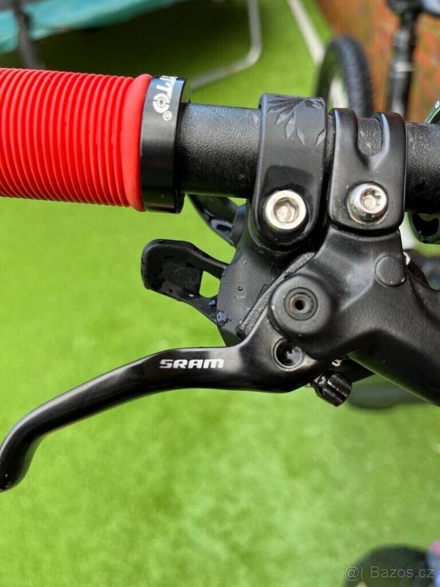 Černé elektrické horské kolo Cannondale Moterra 3 (XL)